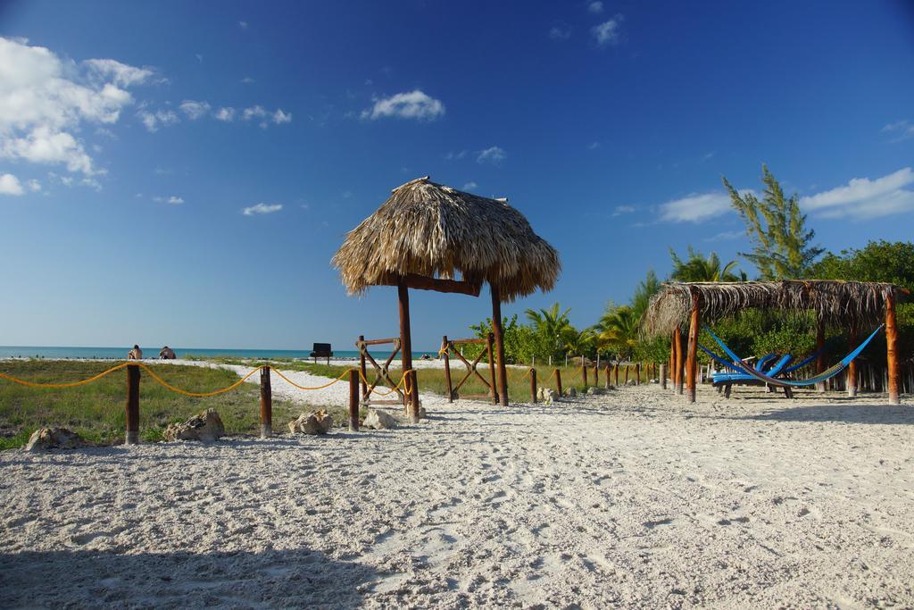 Beach Guesthouse Holbox Apartments & Suites ภายนอก รูปภาพ