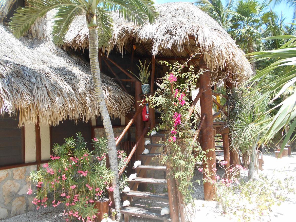 Beach Guesthouse Holbox Apartments & Suites ภายนอก รูปภาพ