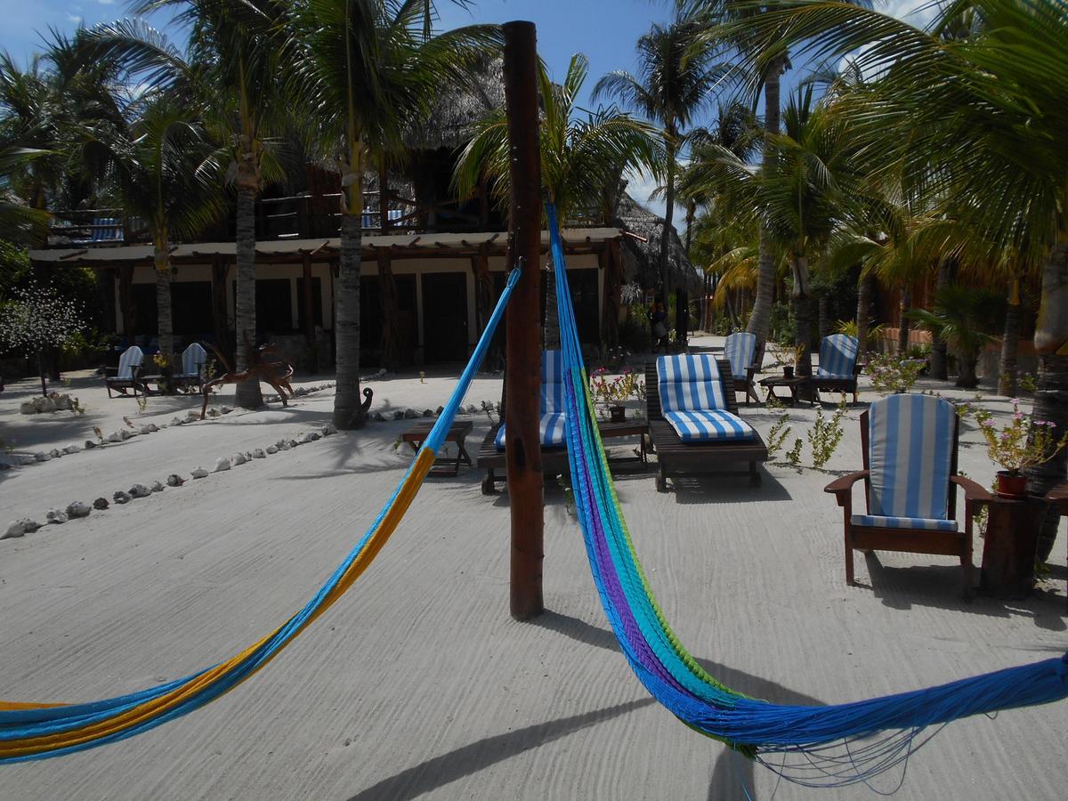 Beach Guesthouse Holbox Apartments & Suites ภายนอก รูปภาพ