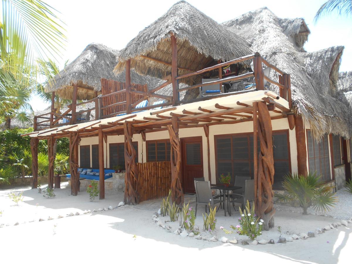 Beach Guesthouse Holbox Apartments & Suites ภายนอก รูปภาพ